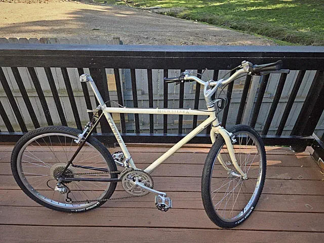 Vintage Schwin High Sierra Mountain Bike, Complete.